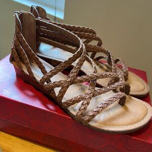 Carlos Santana brown flat sandals size 8